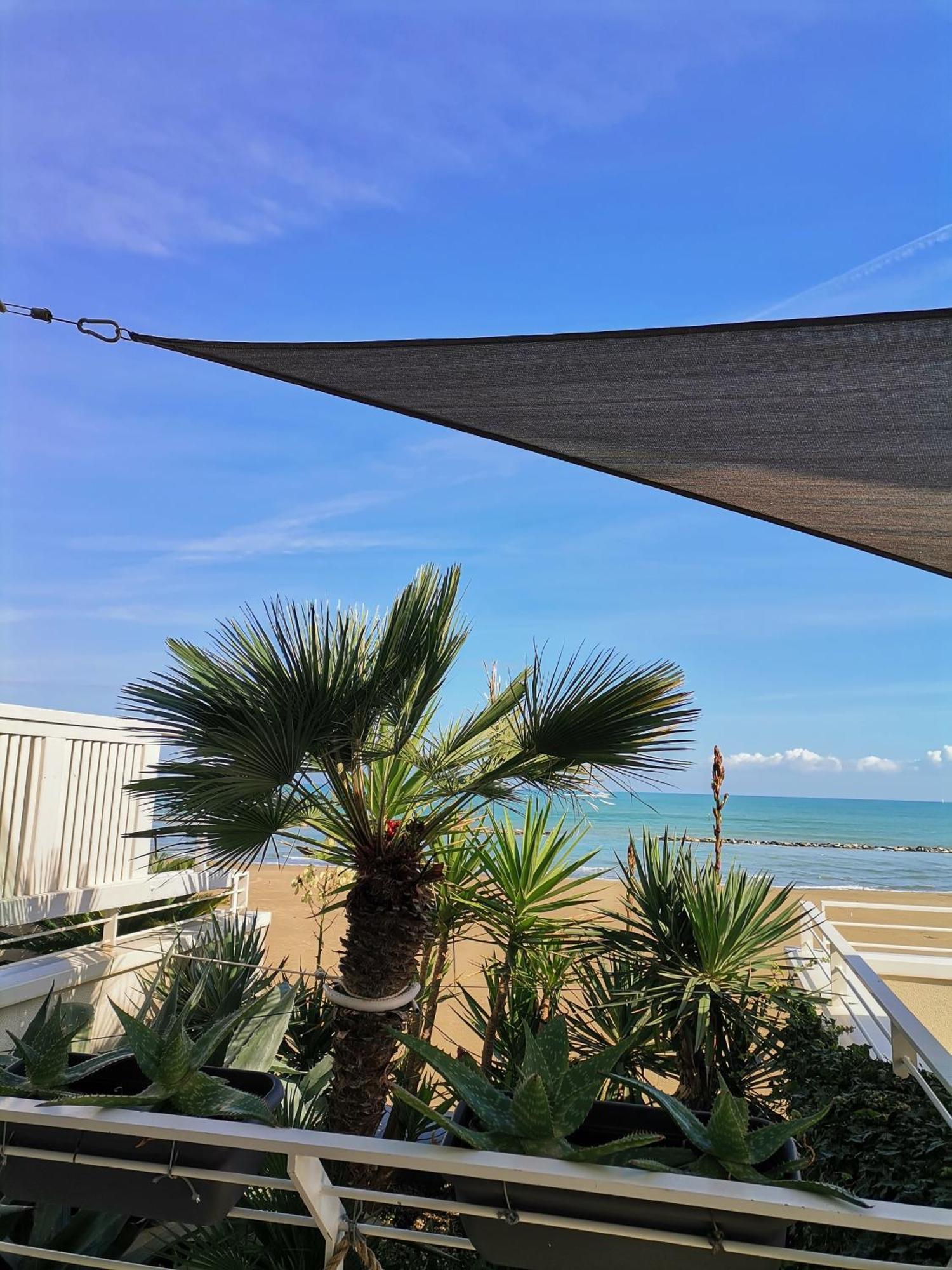 Hotel Madalu Viserba Di Rimini Exterior photo